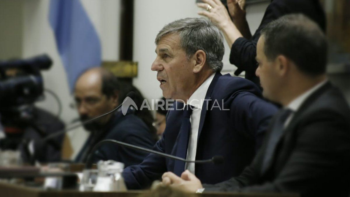 Así se vivió la asunción de Emilio Jatón como Intendente de Santa Fe Así se vivió la asunción de Emilio Jatón como Intendente de Santa Fe