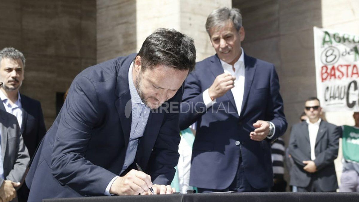 Así se vivió la asunción de Emilio Jatón como Intendente de Santa Fe Así se vivió la asunción de Emilio Jatón como Intendente de Santa Fe