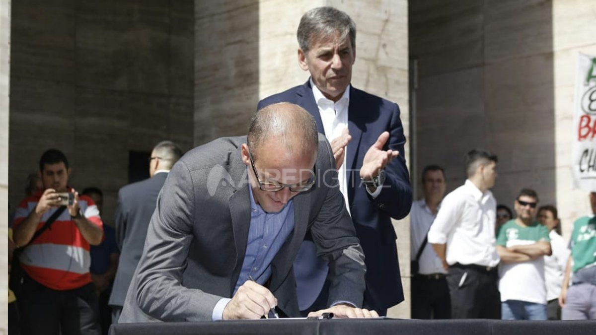 Así se vivió la asunción de Emilio Jatón como Intendente de Santa Fe Así se vivió la asunción de Emilio Jatón como Intendente de Santa Fe