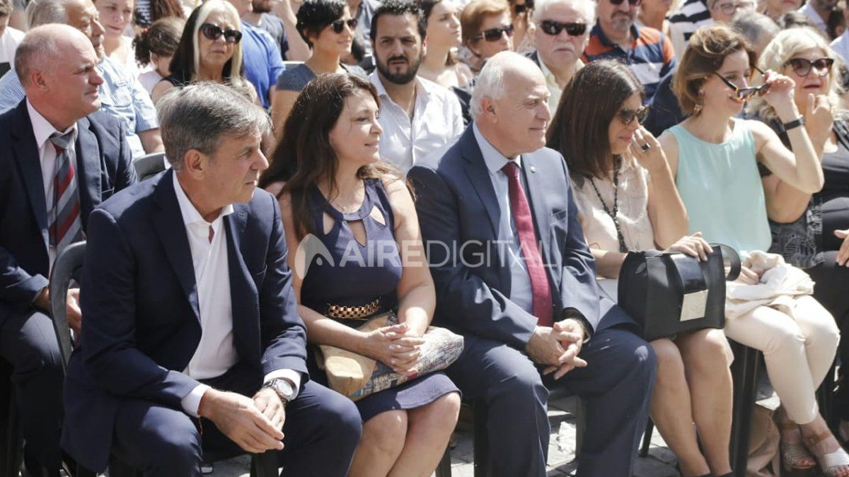 Así se vivió la asunción de Emilio Jatón como Intendente de Santa Fe Así se vivió la asunción de Emilio Jatón como Intendente de Santa Fe