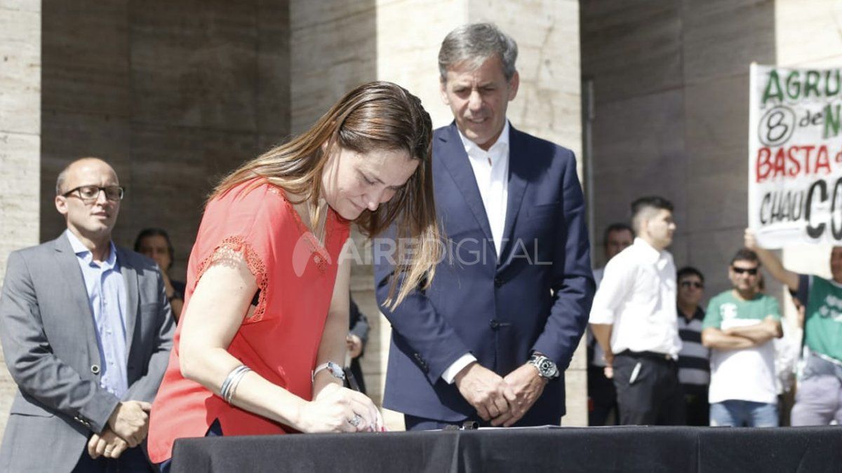 Así se vivió la asunción de Emilio Jatón como Intendente de Santa Fe Así se vivió la asunción de Emilio Jatón como Intendente de Santa Fe