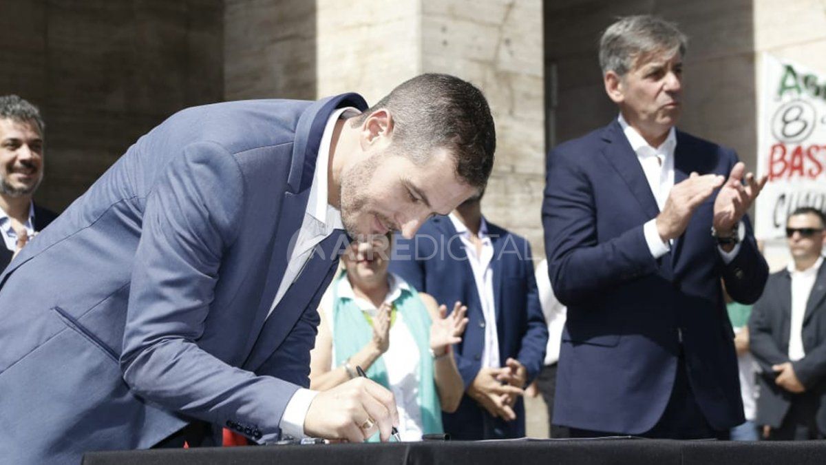 Así se vivió la asunción de Emilio Jatón como Intendente de Santa Fe Así se vivió la asunción de Emilio Jatón como Intendente de Santa Fe