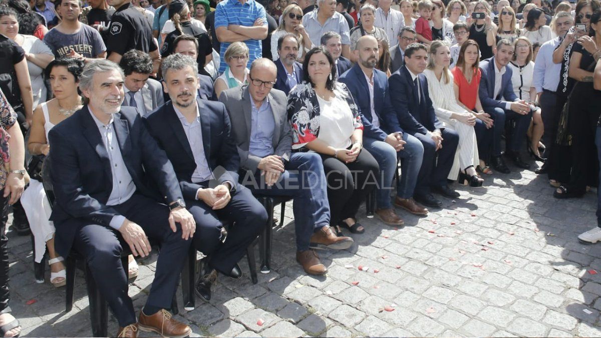 Así se vivió la asunción de Emilio Jatón como Intendente de Santa Fe Así se vivió la asunción de Emilio Jatón como Intendente de Santa Fe