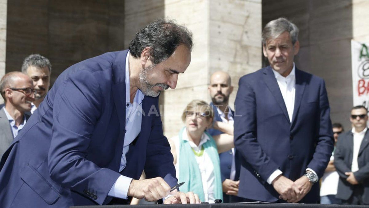 Así se vivió la asunción de Emilio Jatón como Intendente de Santa Fe Así se vivió la asunción de Emilio Jatón como Intendente de Santa Fe