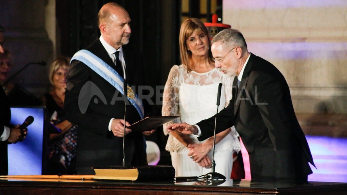 El nuevo ministro juró el miércoles en la explanada de Casa de Gobierno.