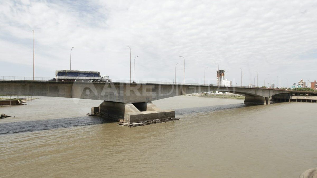 La bajante más importante del Paraná en diez años expuso estas dificultades en uno de los pilares.