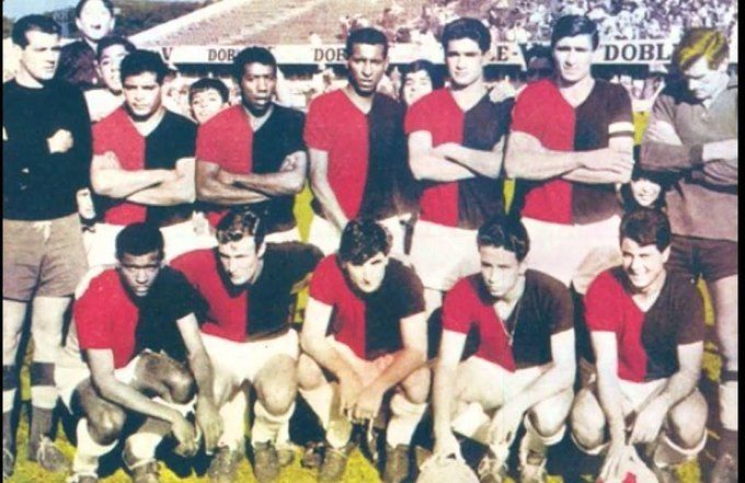 Una de las formaciones de Colón en el año 1965, siendo campeón del torneo y convirtiéndose en el primer equipo de la ciudad de Santa Fe en ascender a Primera División.