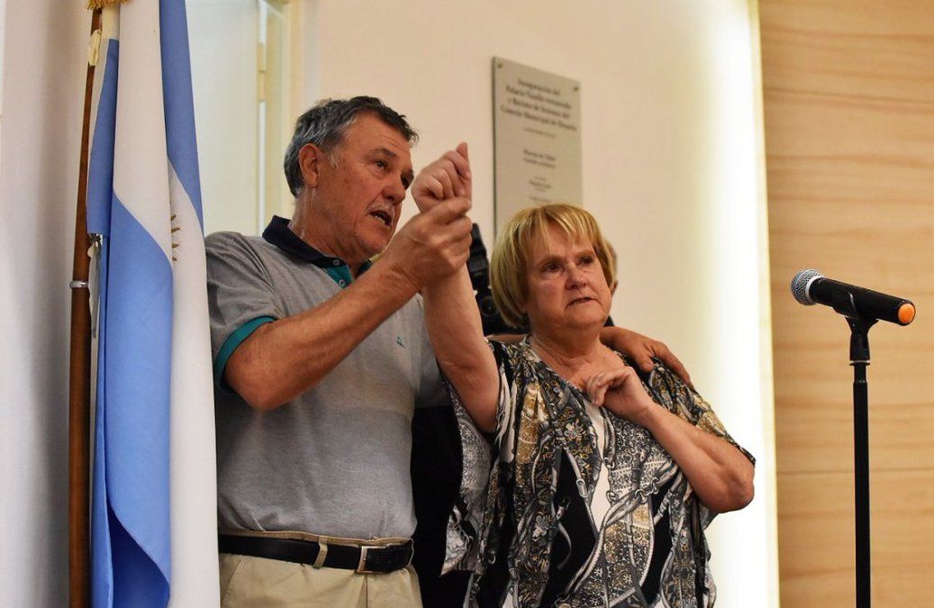 Alberto Perassi y Alicia Ostri, los padres de Paula Perassi, el día en que fueron distinguidos por el Concejo de Rosario