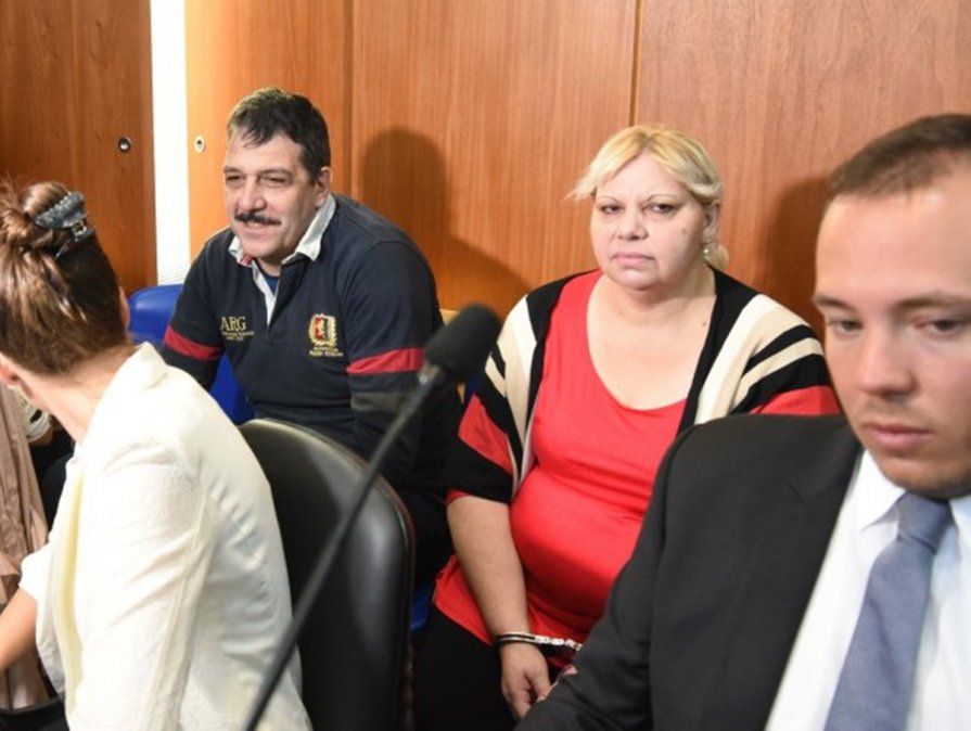 Mirta Rusñisky (de rojo) es la partera acusada de haber realizado el aborto a Paula Perassi contra su voluntad. Fue absuelta en Primera Instancia.