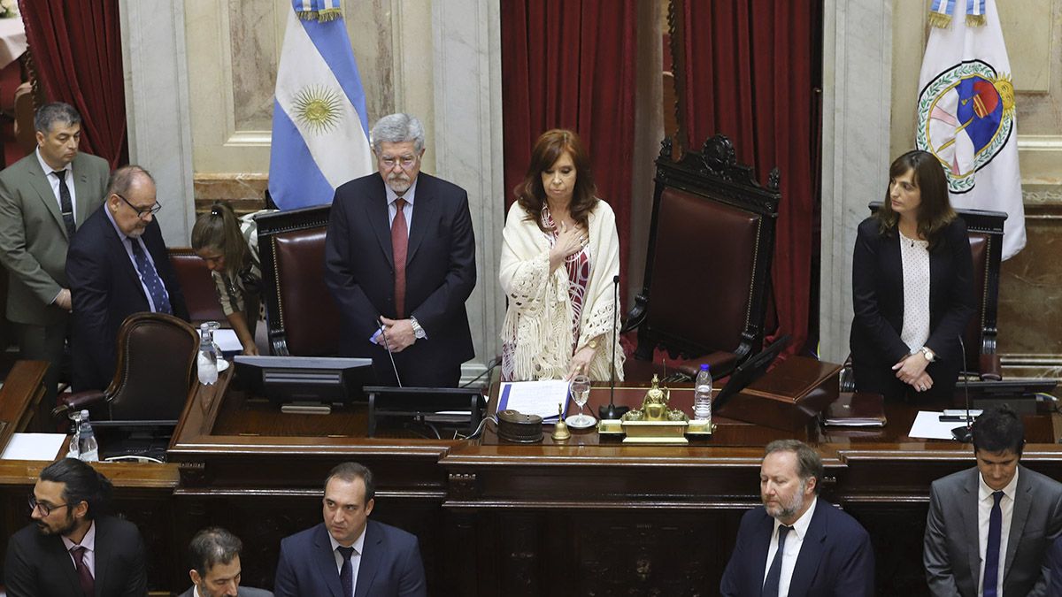 Cristina Kirchner en su debut como presidenta del Honorable Senado de la Nación .