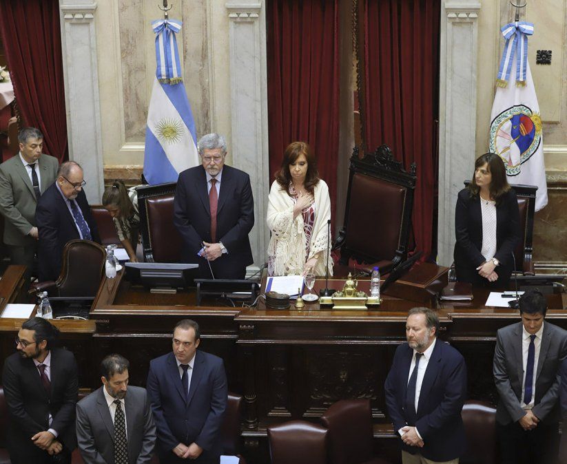 La vicepresidenta Cristina Fernández de Kirchner preside la sesión extraordinaria del Honorable Senado de la Nación en la que se da tratamiento al proyecto de Ley de Solidaridad Social y Reactivación Productiva en la Emergencia Económica presentado por el Poder Ejecutivo, que cuenta con media sanción obtenida en Diputados.