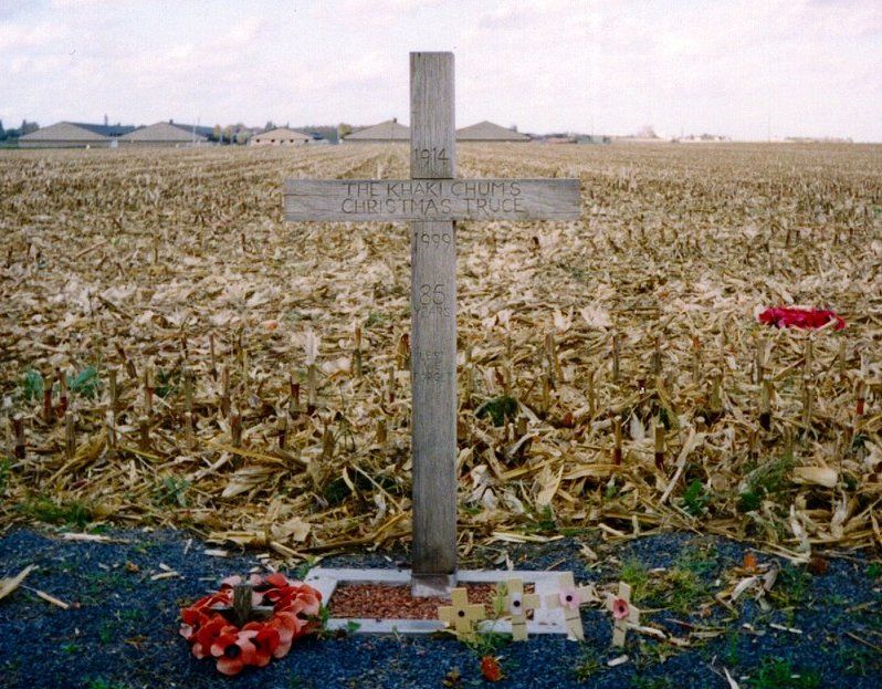 Cruz ubicada en Ypres, Bélgica, rememorando lo sucedido en la Tregua de Navidad del 24 de diciembre de 1914.