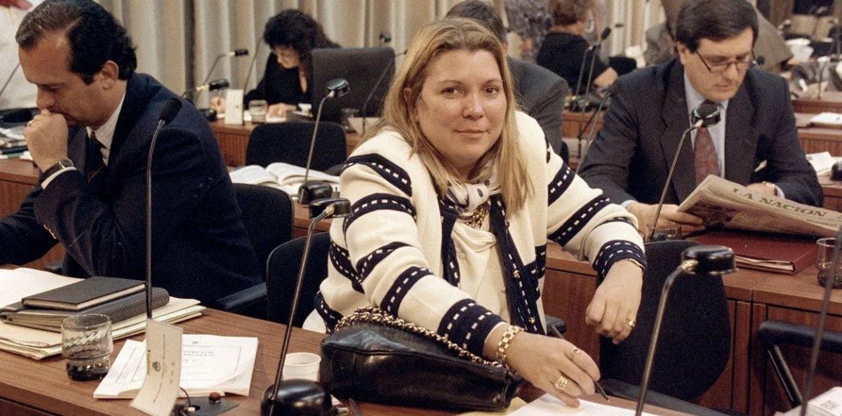 Elisa Carrió durante una de las sesiones del debate en el Paraninfo de la UNL en 1994