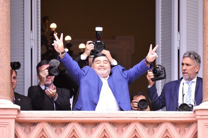 Maradona en el balcón de Casa Rosada