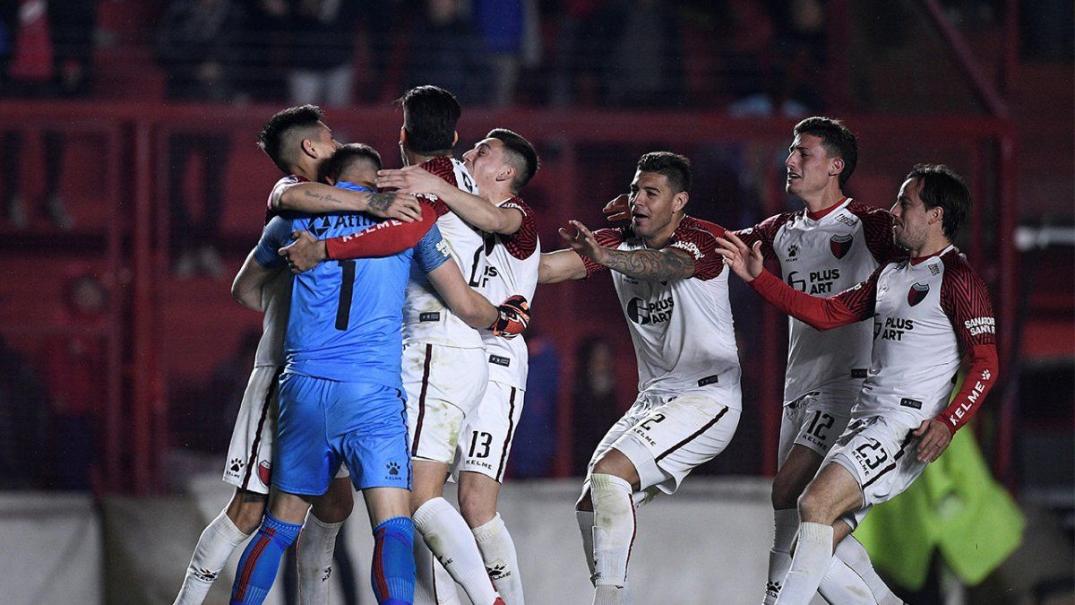 18 de julio. Colón logró ganar como visitante y definió la serie ante Argentinos Juniors por penales, donde Leonardo Burián se erigió como figura.