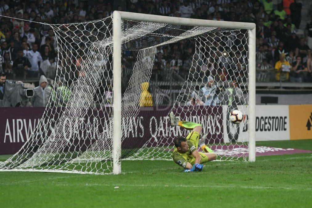 27 de septiembre. La realidad estuvo a la altura de las expectativas. El Sabalero sobrevivió en los 90 minutos y consiguió el pasaje a su primera final internacional con el Pulga Rodríguez y Burián (otra vez) como figuras.