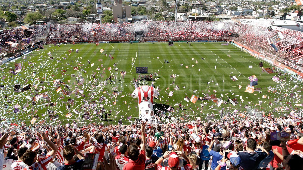 Así recibieron los hinchas de Unión a su equipo en el clásico que se jugó en el 15 de Abril. Así recibieron los hinchas de Unión a su equipo en el clásico que se jugó en el 15 de Abril.