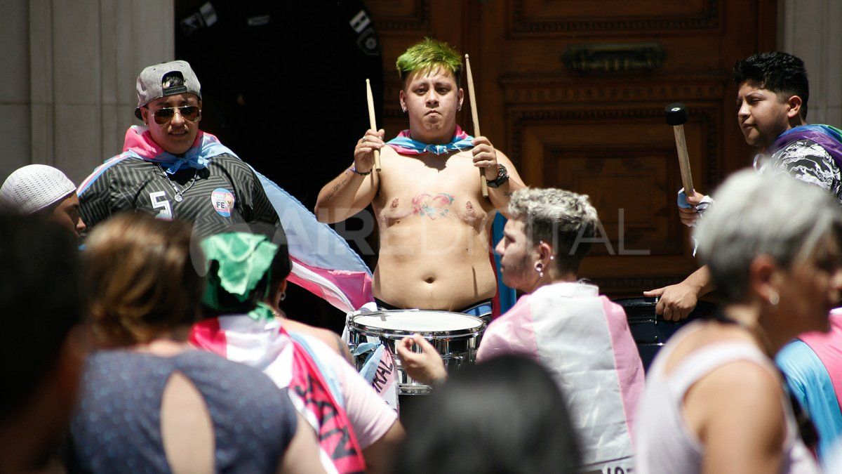 La celebración de una jornada histórica en Santa Fe tras la aprobación de la ley de Cupo Laboral Trans provincial La celebración de una jornada histórica en Santa Fe tras la aprobación de la ley de Cupo Laboral Trans provincial