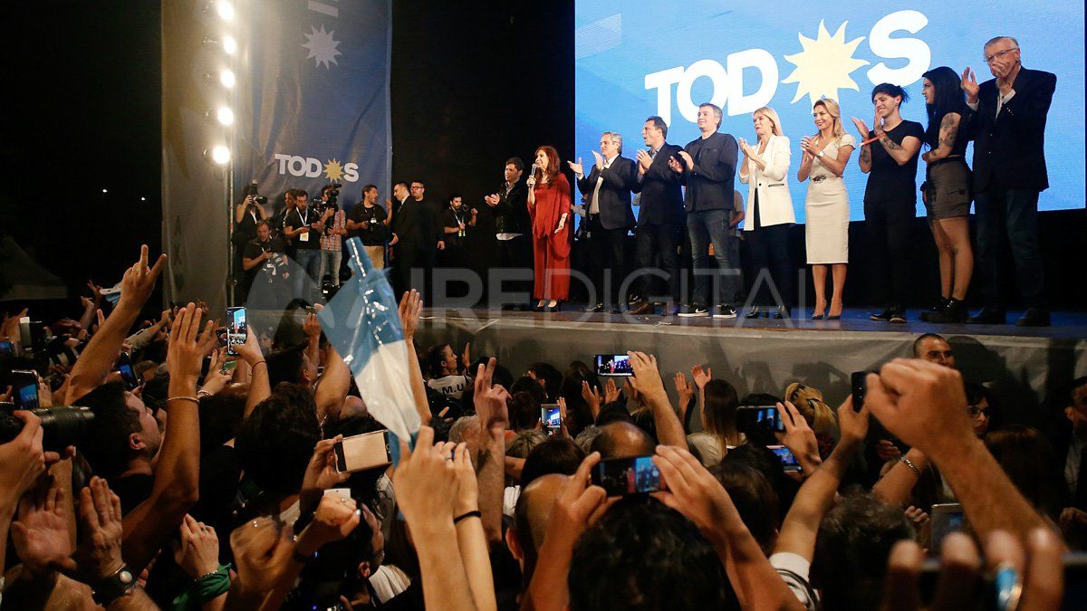 Los festejos del presidente Alberto Fernández y Cristina Fernández tras el triunfo de las elecciones. Los festejos del presidente Alberto Fernández y Cristina Fernández tras el triunfo de las elecciones.