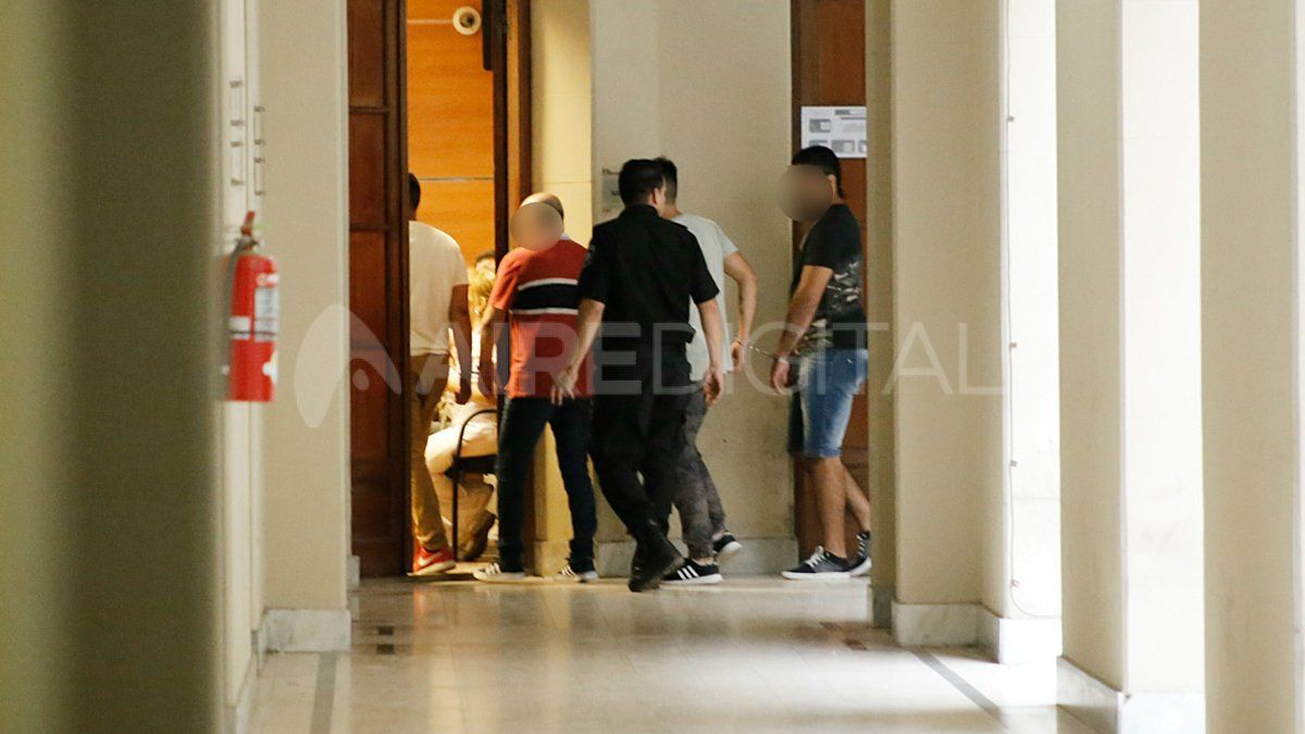 Algunos de los imputados en la causa por préstamos ilegales y extorsión el día que fueron acusados formalmente en tribunales.