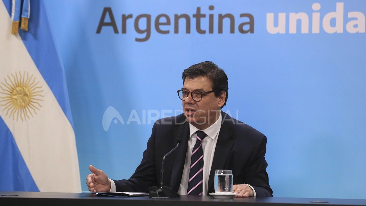 El ministro de Trabajo, Claudio Moroni, anuncia el plus salarial para privados.