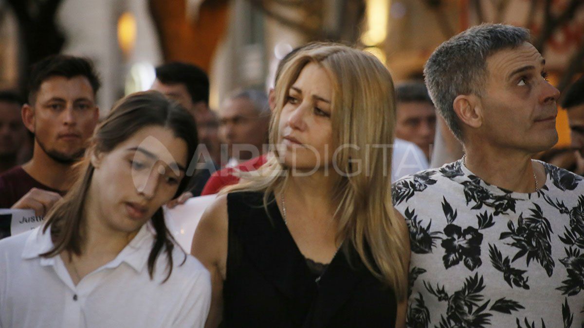 Miles de vecinos de Rafaela se movilizaron contra la inseguridad y pidieron justicia por la muerte de Gonzalo Glaria. Miles de vecinos de Rafaela se movilizaron contra la inseguridad y pidieron justicia por la muerte de Gonzalo Glaria.