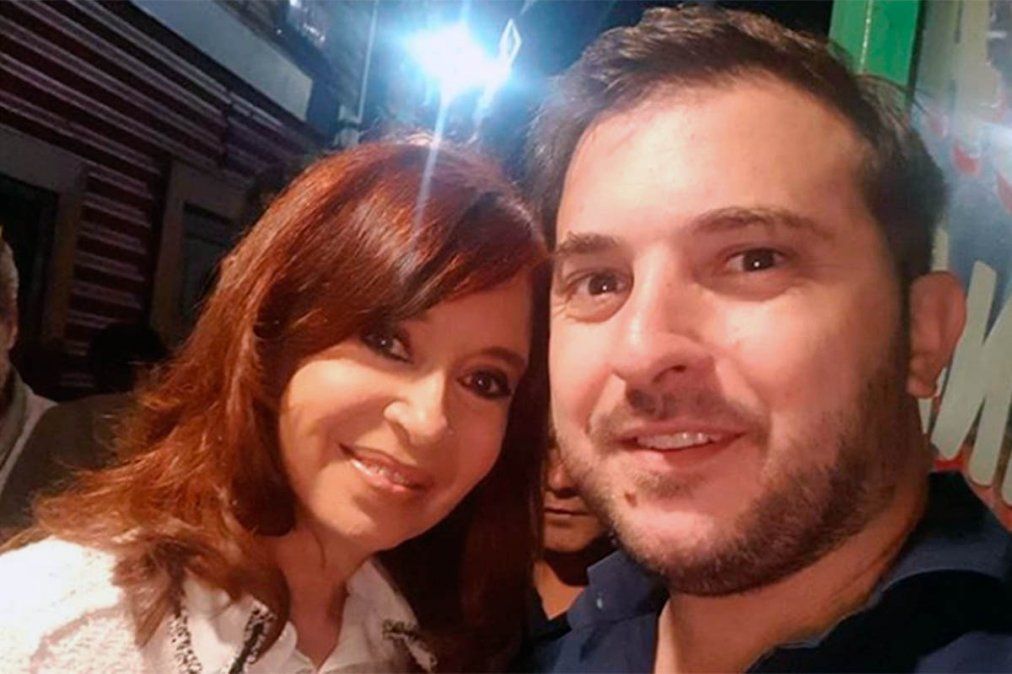 Diego Brancatelli junto a Cristina Fernández de Kirchner en la Feria del Libro, en la presentación de “Sinceramente”. Mayo 2019.