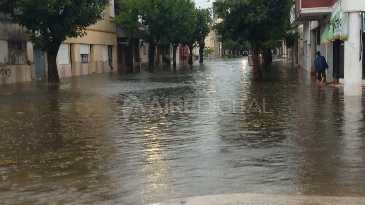 Las lluvias inundaron calles en la ciudad.