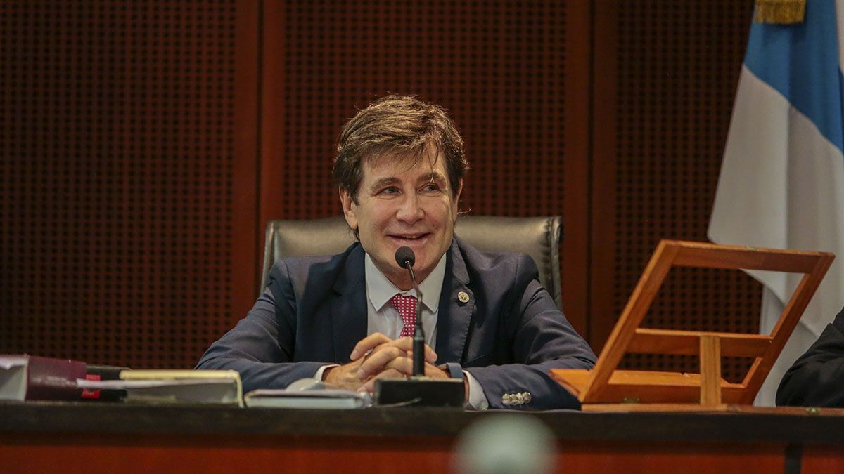 Enrique Pedicone, vocal de la Cámara de Apelaciones en lo Penal de Instrucciones, abrió a las 10 la audiencia, que inició con el testimonio de los abogados que representan a la denunciante y a Alperovich. Foto: Adrián Lugones.