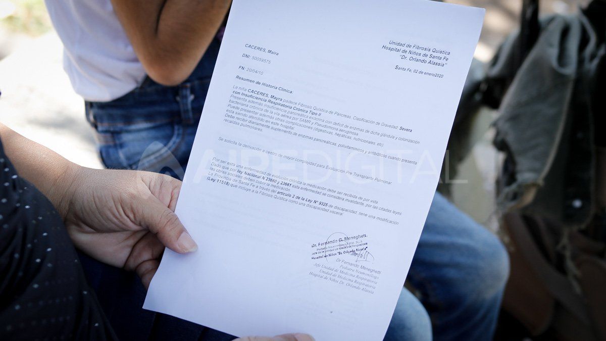 El informe de los médicos diagnostica fibrosis quística de páncreas severa con insuficiencia respiratoria crónica tipo II.