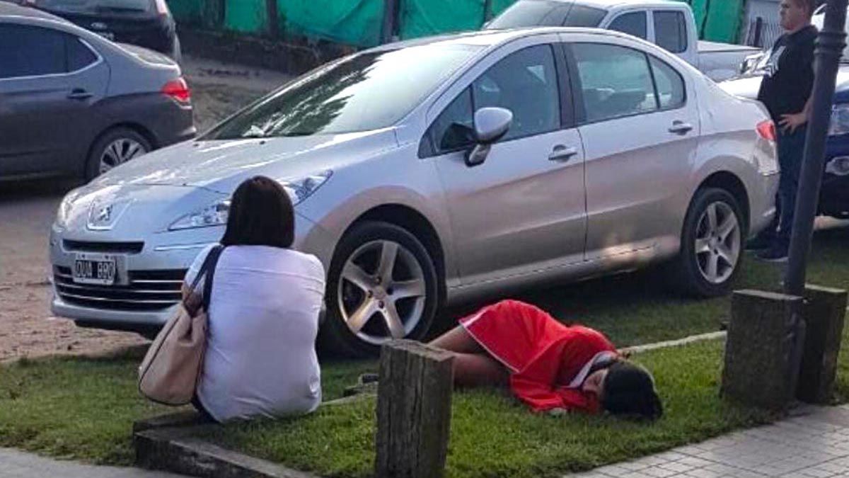 La imagen de ese sábado a la madrugada, mientras la novia de Fernando espera su cuerpo.