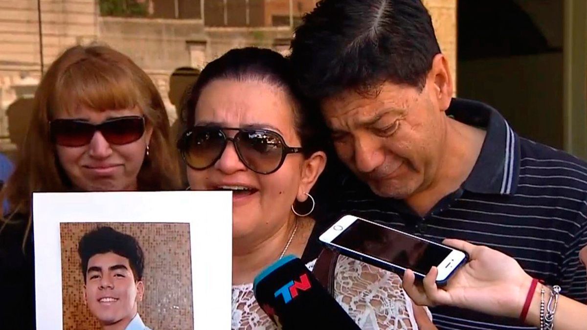 La familia del chico asesinado por los rugbiers lo despidió este lunes a la tarde en un triste funeral.