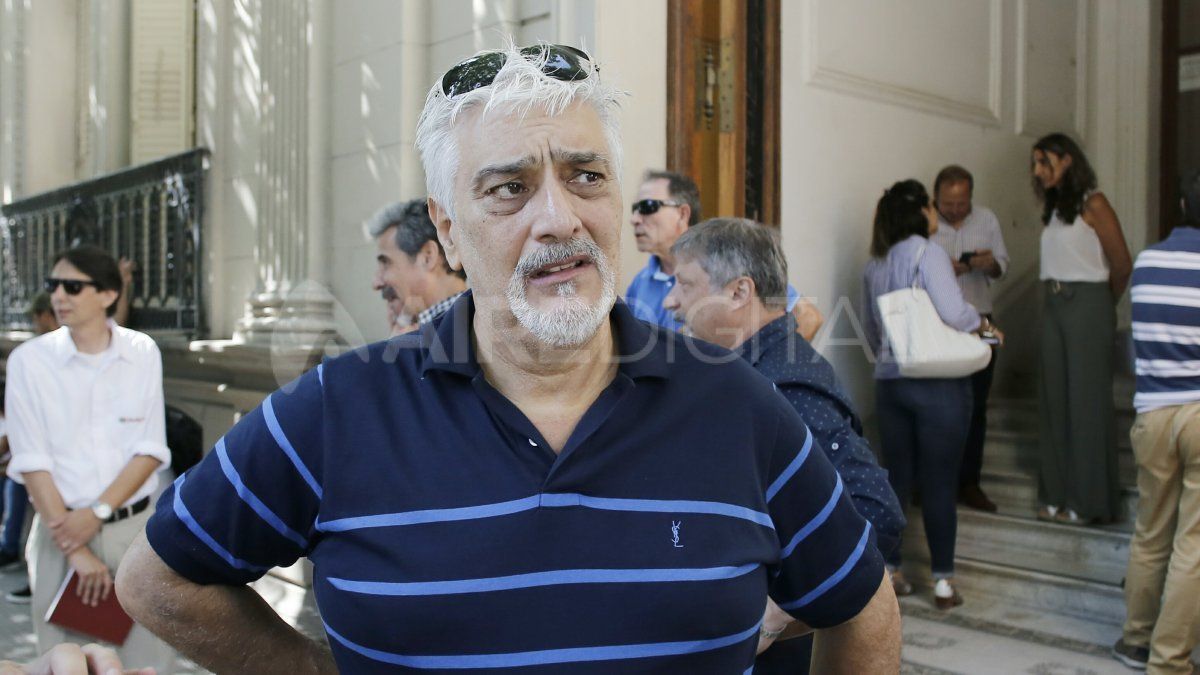 Osvaldo Agrafogo, secretario general de UTA, antes de ingresar a la reunión