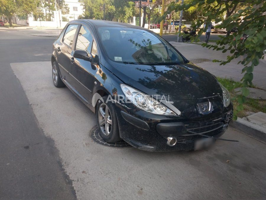 El auto en el que viajaba la joven de 18 años.