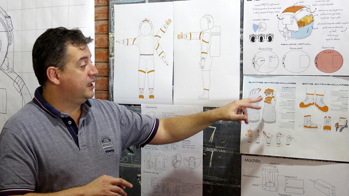 Diego Córdova, durante una exposición en la Facultad de Arquitectura Diseño y Urbanismo, de la UBA.