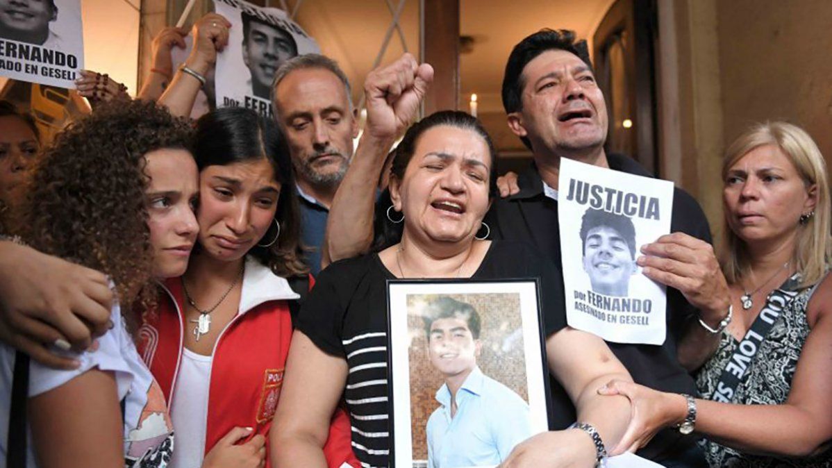 Los padres de Fernando Báez Sosa, el joven asesinado a golpes por rugbiers en Villa Gesell.