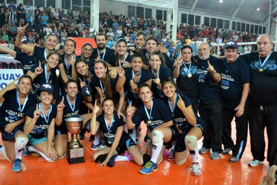 El sábado 16 de abril de 2016, en el Polideportivo Gorki Grana de Morón, Gran Buenos Aires, Villa Dora derrotó a Boca por 3 a 2 (con parciales de 18-25, 27-25, 25-21, 22-25 y 15-8), cortó la hegemonía de clubes de la Metro y, así, le dio al interior de nuestro país su primera corona en la Liga Nacional de Vóley femenino. Foto: Maiquel Torcatt/Aire Digital