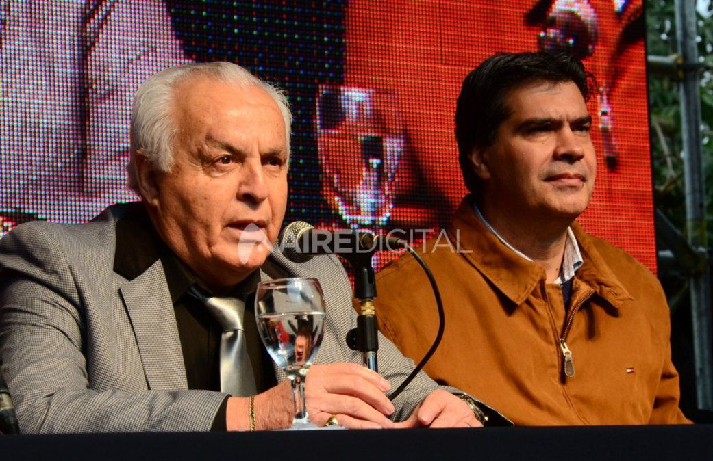 Herme Juárez junto a Jorge Capitanich,