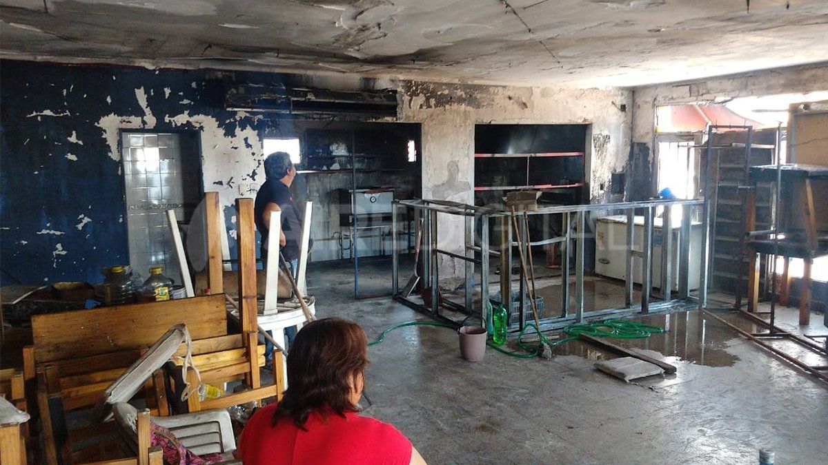 Daños totales tras el incendio que provocó la explosión de la bomba molotov