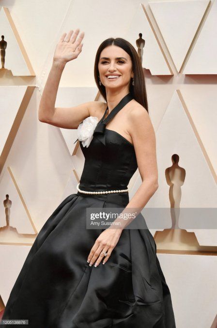 Penelope Cruz luciendo un Chanel negro que nos dejó sin aliento.