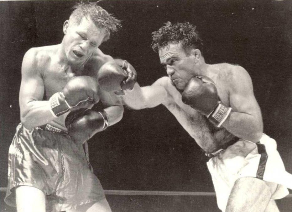 El martes 21 de septiembre de 1948, el Bombardero Marroquí (derecha) le GKO 12 al estadounidense Tony Zale en el Roosevelt Stadium de Jersey City, New Jersey, y se ciñó la corona mundial mediana NBA. Además, Cerdan había sido campeón welter francés (1938) y welter europeo (1939-1942), y mediano francés (1945) y mediano europeo (1947-1948).