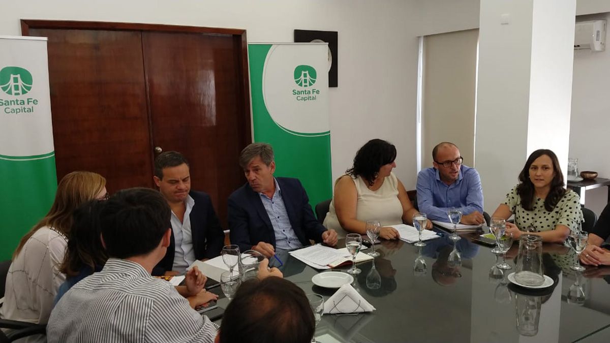 Desde las 10 de este lunes, el intendente Emilio Jatón presentó el Presupuesto 2020 ante concejales en el Palacio Municipal.