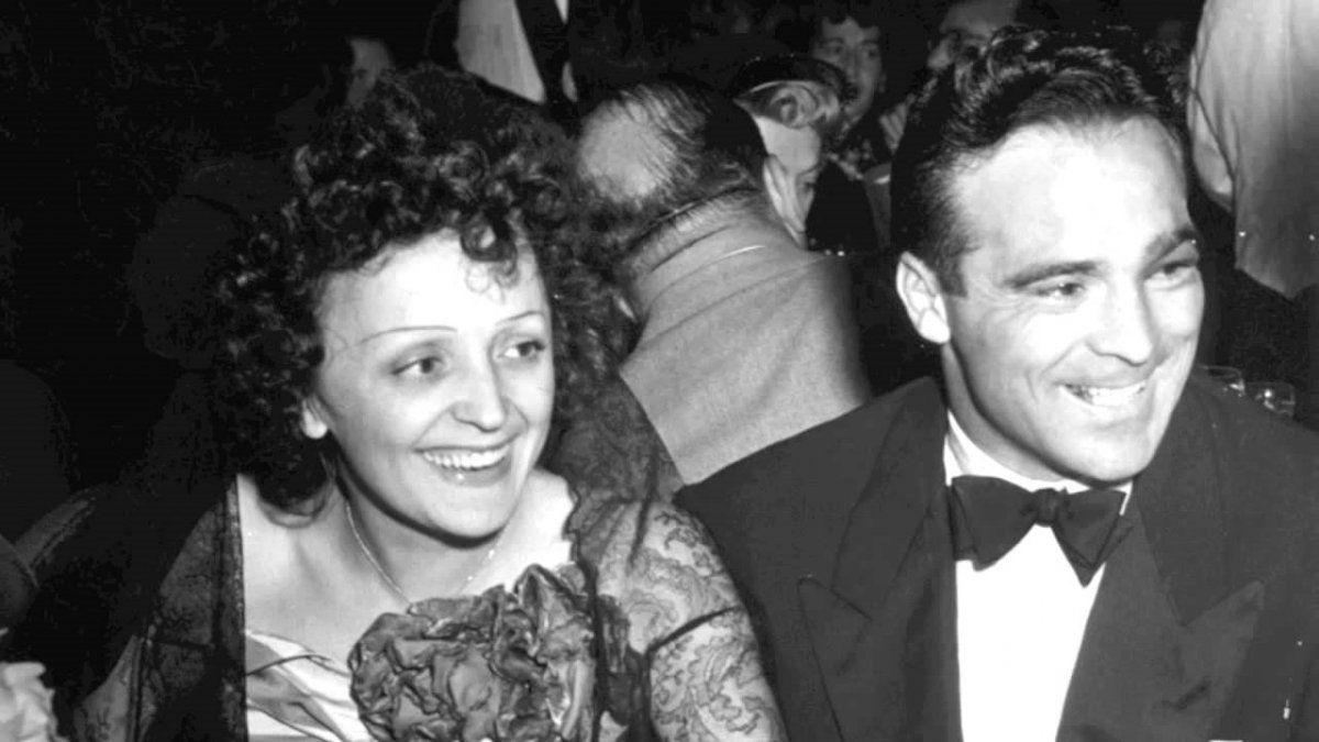 En noviembre de 1945 y, en un night club de París donde ella cantaba, el Bombardero Marroquí conoció a Edith Piaf, quien lo emocionó con su voz y de la que cayó rendido a sus pies, al enamorarse perdidamente de ella hasta el último de sus días.