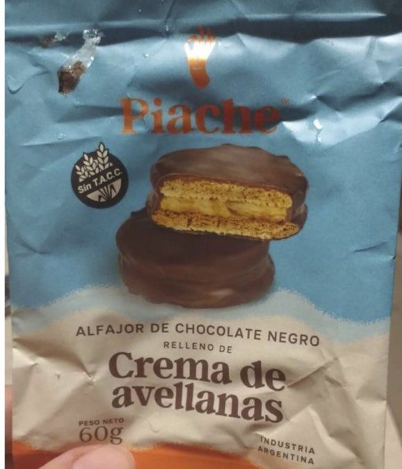 El alfajor de chocolate negro con crema de avellanas marca Piache no está autorizado.
