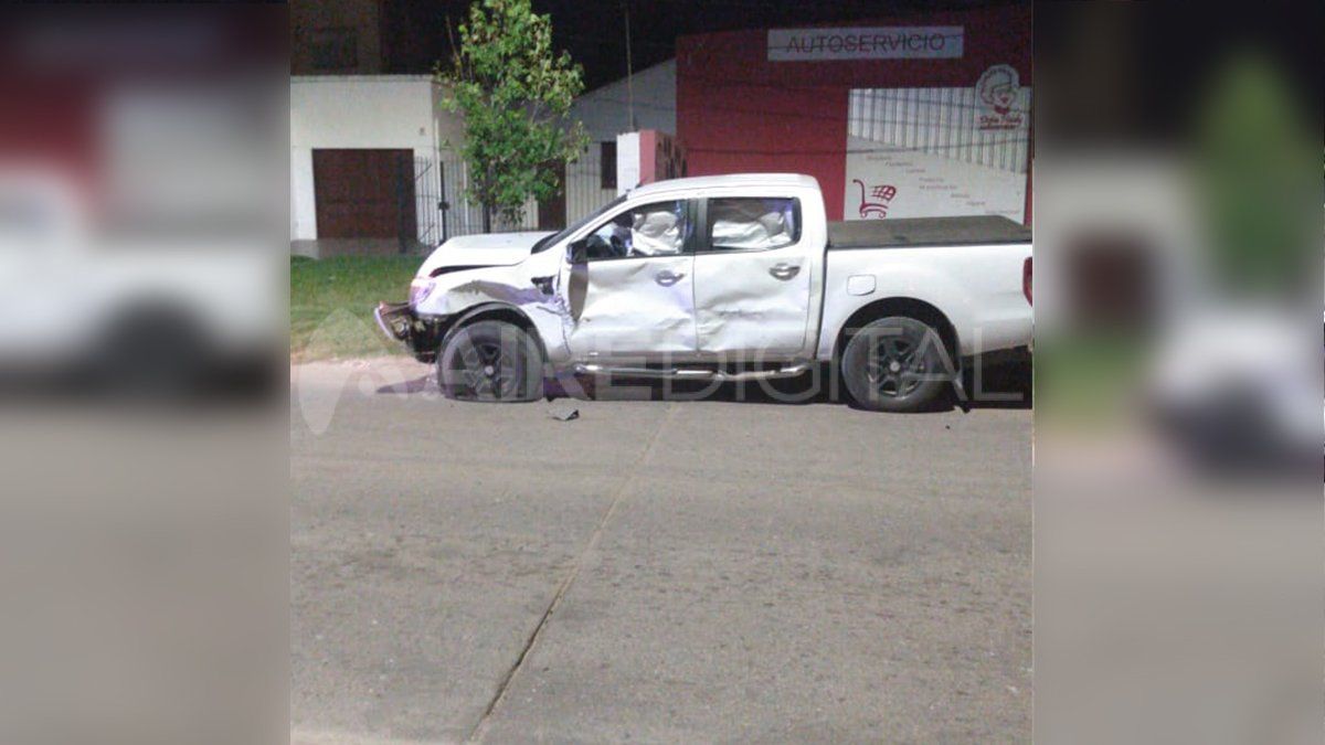La camioneta Ford Ranger que chocó con la moto
