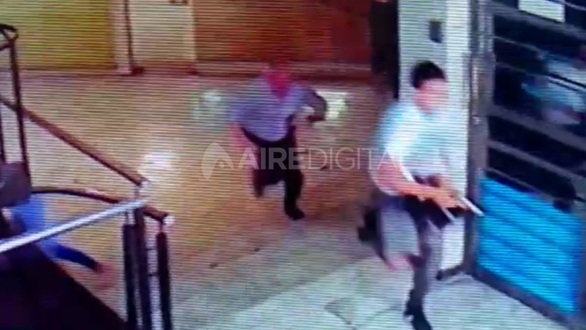 Captura. El momento en que el ladrón huyó con un arma de fuego.