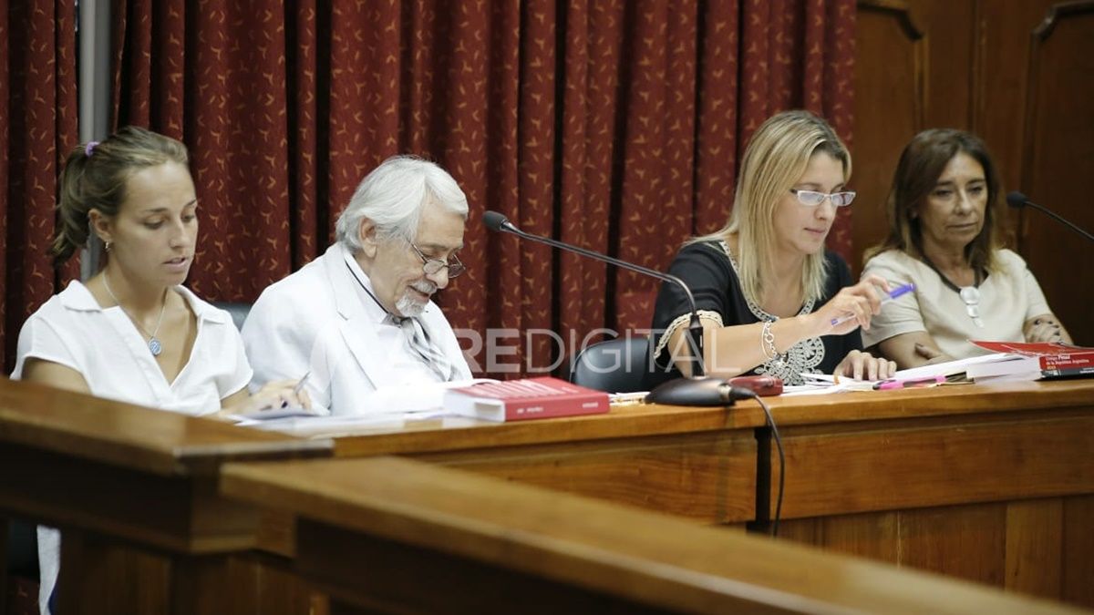 Raúl Berizzo, abogado del imputado Ruffino, y Virginia Segado junto a Andrea Alberto, defensoras públicas en representación de Damiani. 