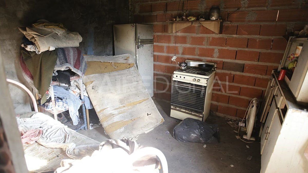 El interior de la casa quedó destruido