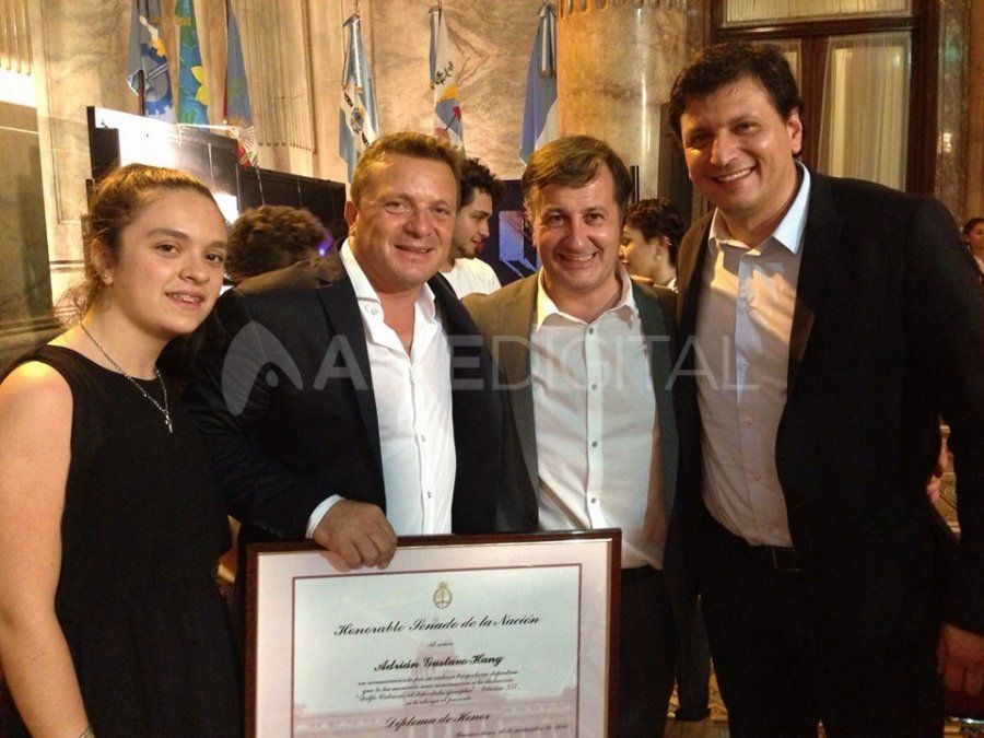 El viernes 4 de diciembre de 2015 y, en el Senado de la Nación, se realizó la XIV edición de la entrega del Premio Delfo Cabrera al Deportista Ejemplar. Mediante la iniciativa del senador fueguino Julio Catalán Magni (ex piloto del TC y el TN, entre otras categorías, quien posa a su izquierda), Adrián Hang –en la foto, acompañado por su hija Sol– fue distinguido con un diploma y una medalla de plata por su destacada trayectoria en el automovilismo deportivo.