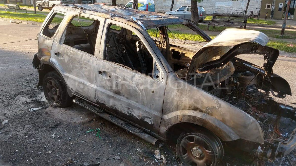 La camioneta quedó destruida